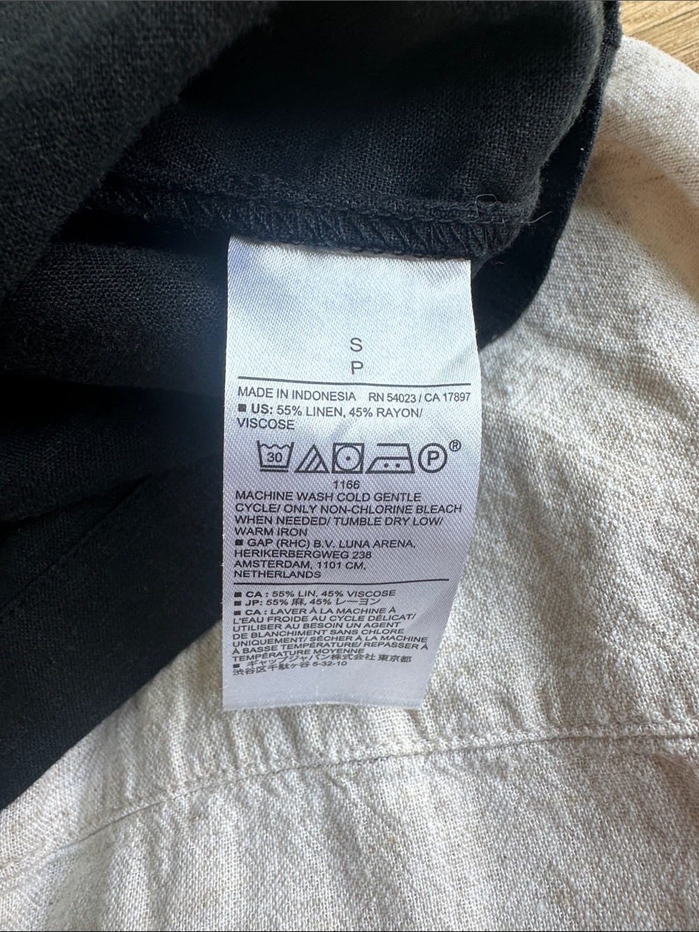 Banana Republic Bundle Two Crop shirt - Picture 8 of 8